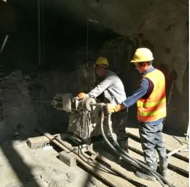 青河水下抗分散灌浆料特点 水下不分散注浆料介绍